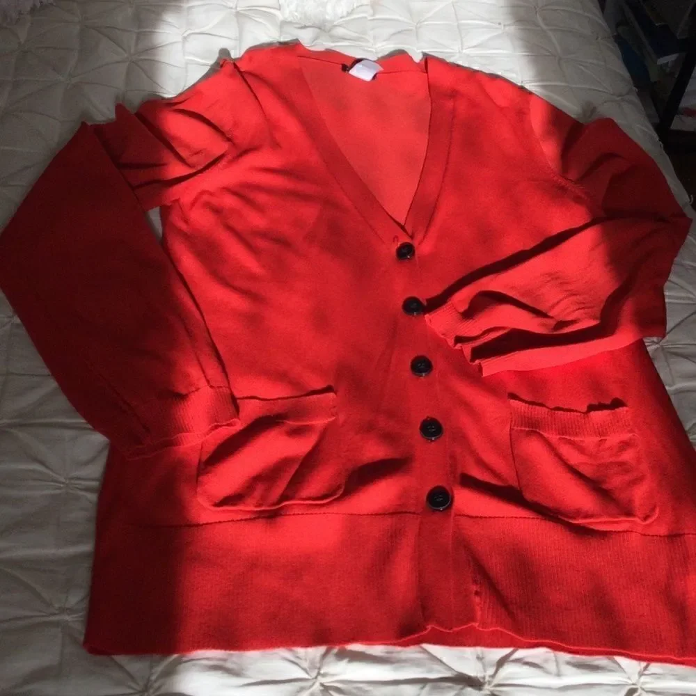 Anne Klein M SILK Red cardigan button front - Picture 7 of 8